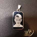 Lõigatud nurkadega hõbedast medaljon
